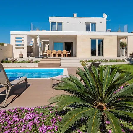 Ferienhaus Mit Privatpool Fur 8 Personen Ca 200 Qm In Primosten, Dalmatien Norddalmatien Primošten